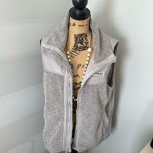 Under Amour vest loose fit